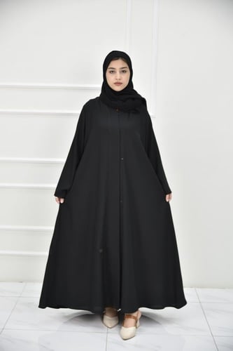 عباية سادة بشريط ستان وكسرات خلفية أنيقة