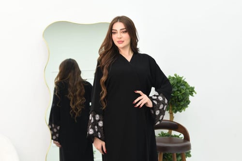 عباية بتطريز انيق على الاكمام