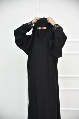 عباية رأس إسلامي مغلقة بكلف دانتيل على الأكمام