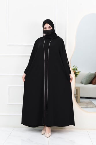 عباية ناعمة بتفاصيل قيطان بينك