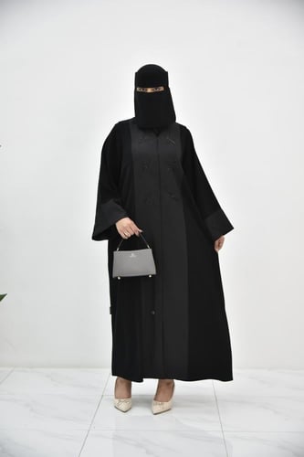 عباية كريب ملكي بتطريز خرز أسود