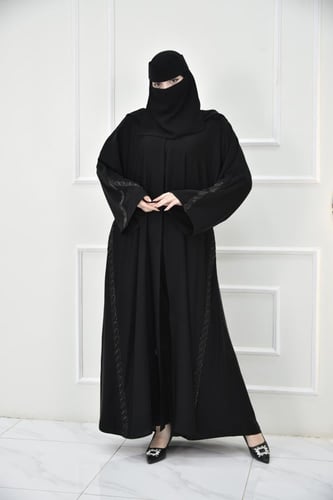 عباية سوداء نواعم بكلفة شك وتطريز مميز