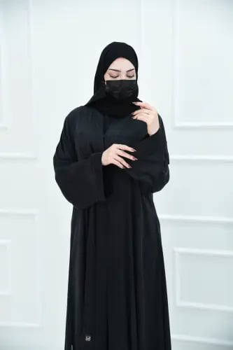 عباية بلون أسود فاحم من الحرير المغسول