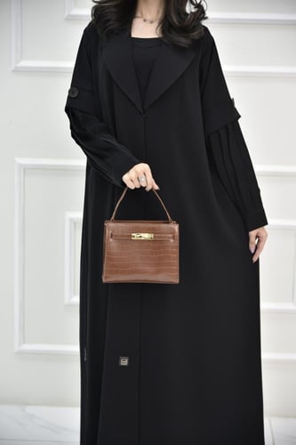 عباية سادة بأكمام كسرات