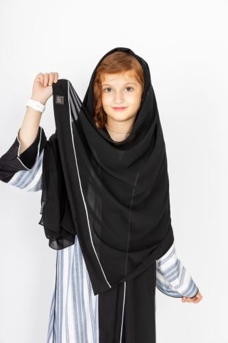 عباية بناتي باللونين الأسود والابيض