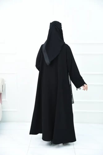 عباية نص كلوش كريب بأزرار كبس ولوكسات على الكم