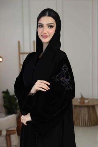 عباية كلوش مناسبات مع اكمام مخمل مطرزة