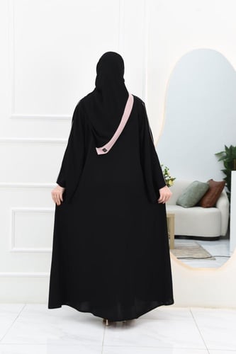 عباية ناعمة بتفاصيل قيطان بينك