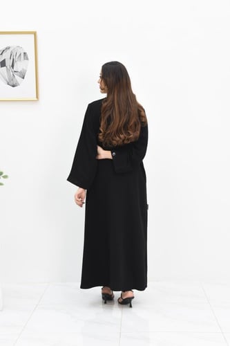 عباية ساحره مزينة بقماش مقلم