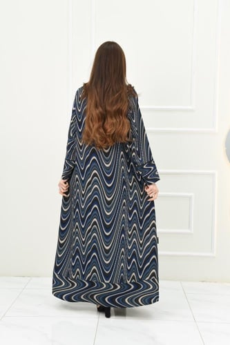 عباية كريب بتدرجات لونية أنيقة