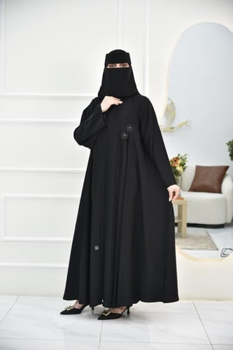 عباية كلوش ناعمة مع كسرات وتطريز ورود جميلة