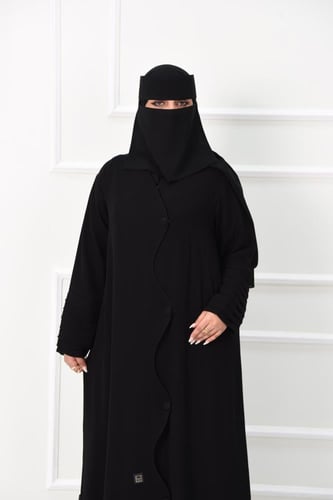 عباية كريب بحواف مموجة وأكمام كسرات