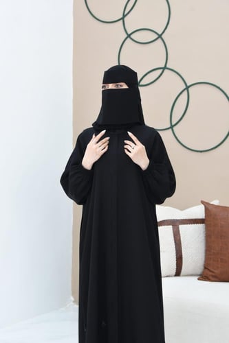 عباية سادة بسحاب وجيوب مخفية وبأكمام زم