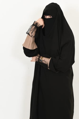 عباية لفتة راس بأكمام بيج دانتيل