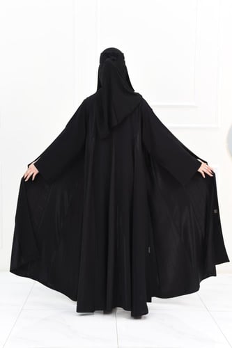 عباية كلوش بكسرات مقلمة بالترتر