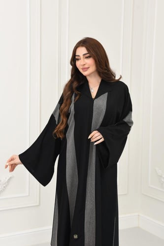 عباية انيقة مقلمة بالأبيض والأسود