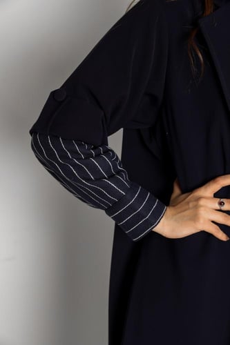 عباية شمواه كحلي بتنسيق مع الصوف المقلم