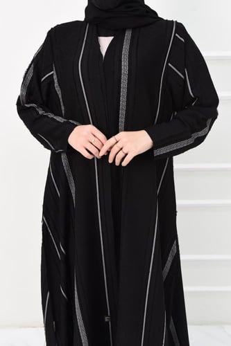 عباية كاجوال مع فستان داخلي بيج