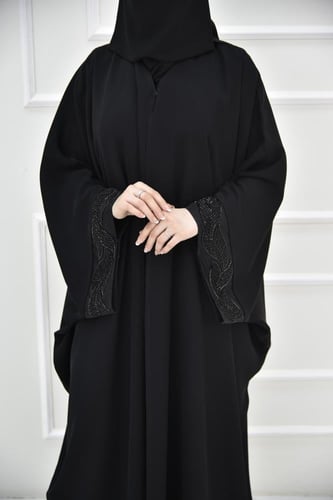 عباية بشت بكلفة تول وخرز أسود على الاكمام
