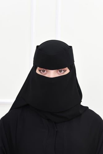 نقاب قصير مائل مقوى لوقو