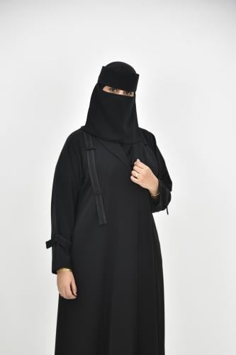 عباية كاجوال بخامة حريرية وشريط تطريز أنيق