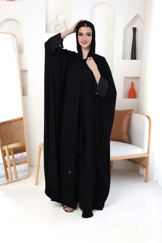 بشت عباية بتفاصيل فاخرة وكبك كريستال