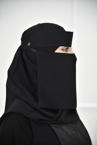 نقاب مطاط مائل بقفلة