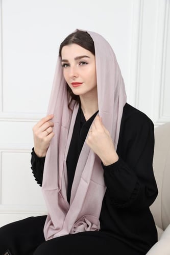 طرحة شيفون باللون الوردي الفاتح