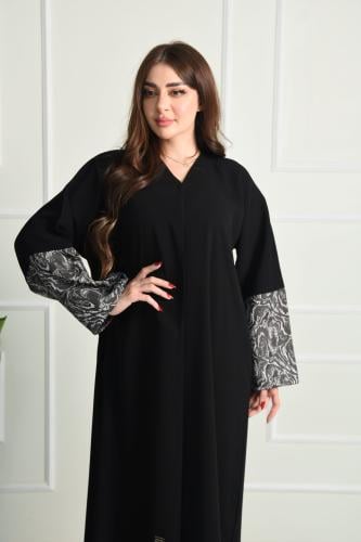 عباية لف بكم مربع ملون بتشكيلة مميزة على الكم