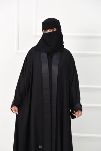 عباية كريب بتركيبة قماش تفتة