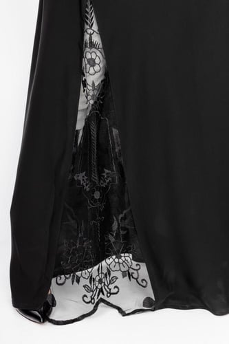 عباية كلوش بلمسات من الدانتيل