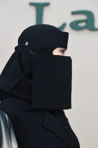 نقاب مطاط " مقوى " مائل بلوقو