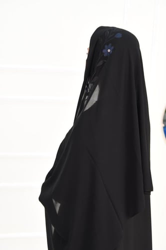 طرحة سوداء بتطريز أسود وكحلي مع ذهبي