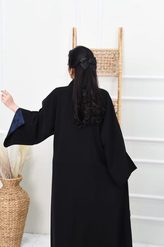 عباية نواعم بأكمام مفتوحه مبطنة بالكحلي