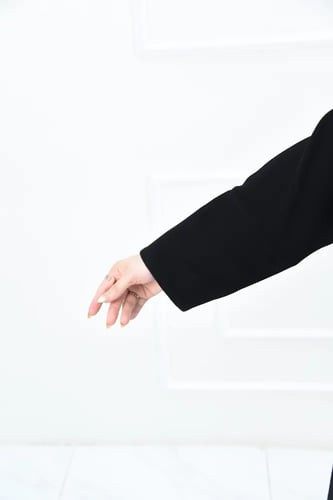 عباية ملكي بجاكار جانبي ولمسة تيفاني