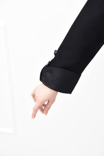 جاكيت عباية شتوي عملي بقصة مرتبة وتفاصيل تفتة