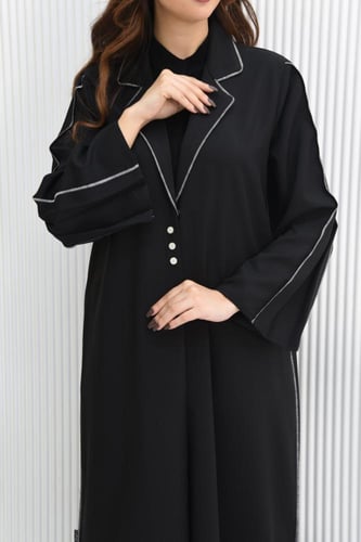 عباية عملية بقماش الكريب الناعم