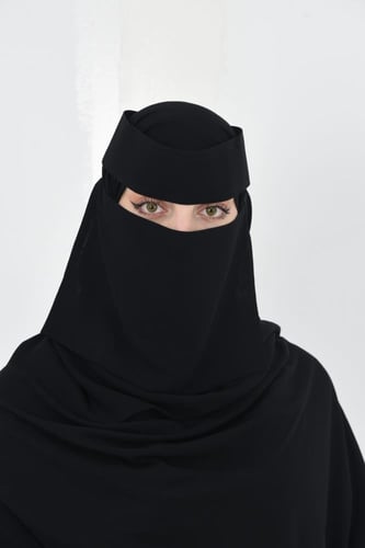 نقاب مطاط مائل بلوقو