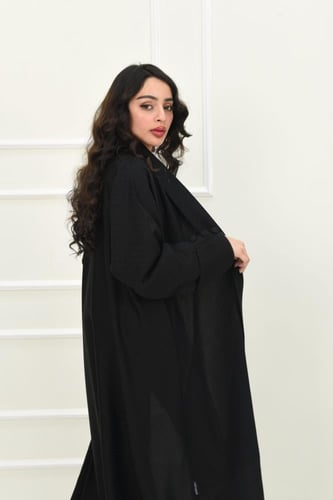 عباية انيقة بياقة بقماش الجاكار