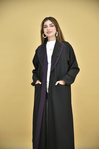 عباية بليزر كريب بياقة مزدوجة وجيوب عملية