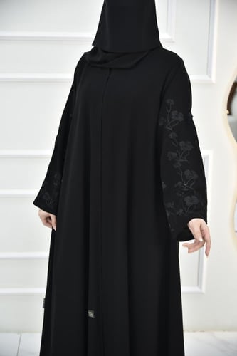 عباية بتطريز ورد اسود على الاكمام