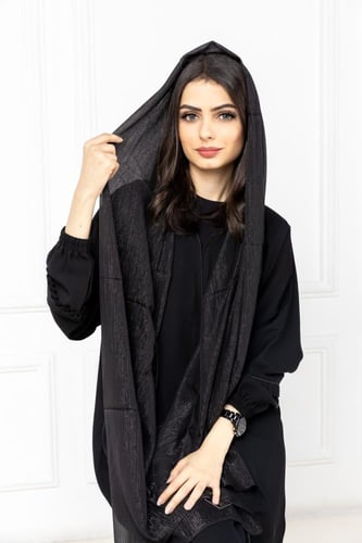 طرحة باللون الاسود شيفون بلمعة