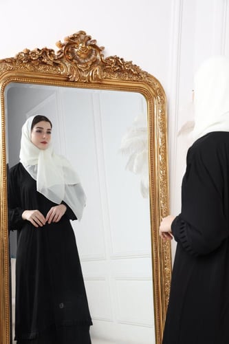 طرحة بلون سكري