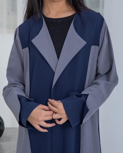 عباية بناتي منسقة بلونين كحلي ورمادي