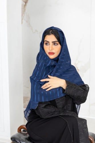 طرحة إلينا كحلي مقلم