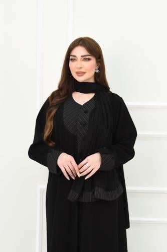 عباية ساحرة بتصميم مميز على الصدر والأكمام