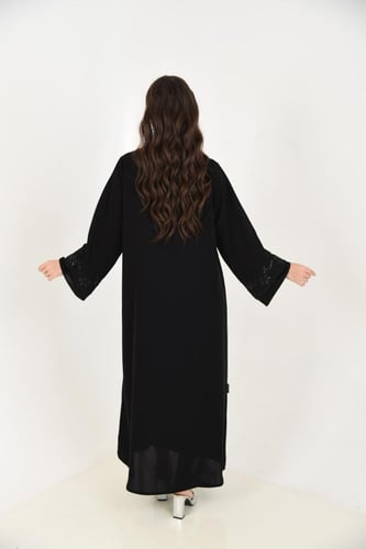 عباية أنيقة بكلفة فخمة من الأمام والكم