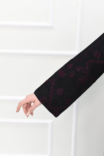 عباية بتطريز عودي وأسود