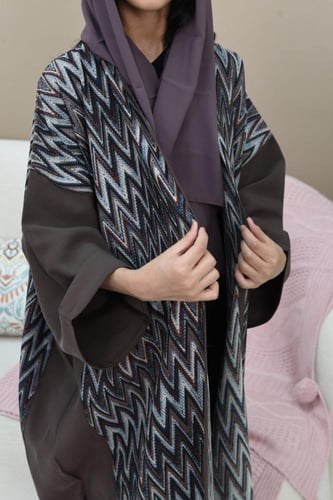 عباية بناتي نص بشت بقماش مموج