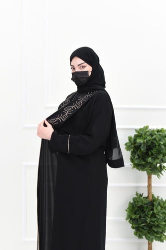 عباية نواعم بتطريز ذهبي وقيطان بيج